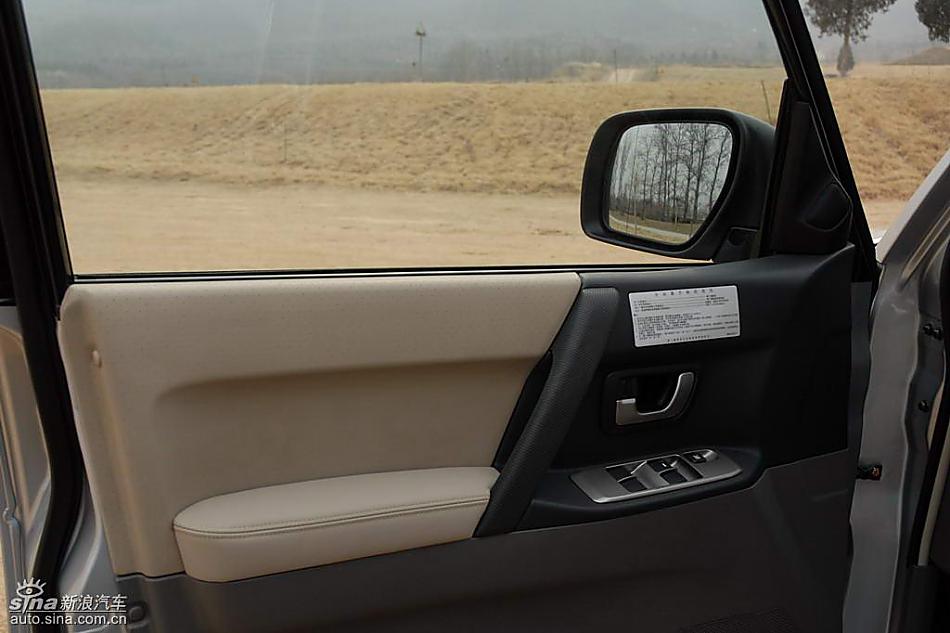 08款长丰三菱帕杰罗内饰