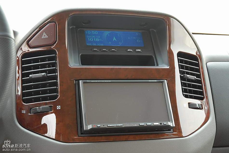 08款长丰三菱帕杰罗内饰