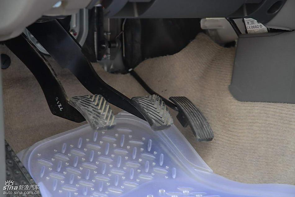 08款长丰三菱帕杰罗内饰