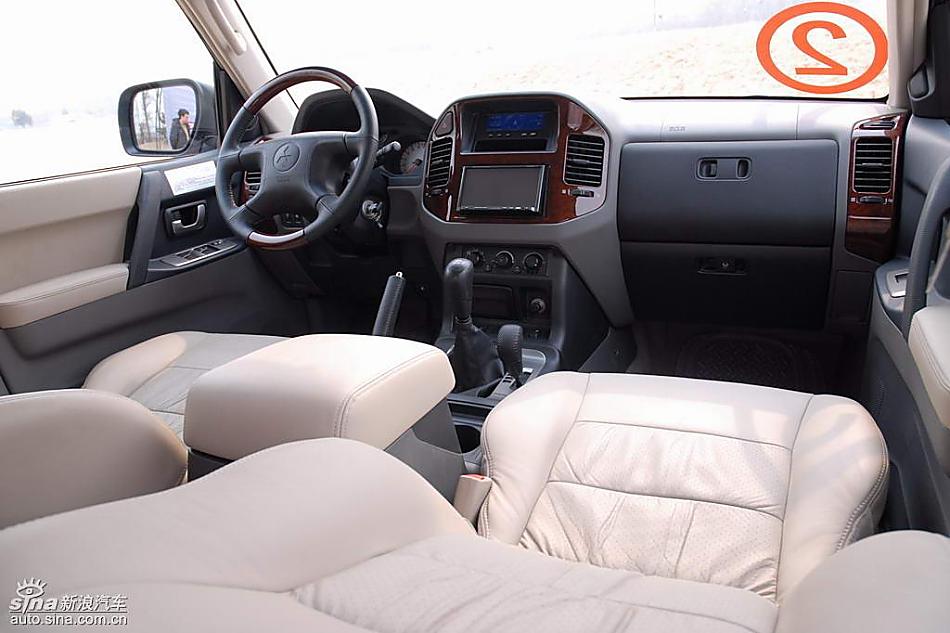 08款长丰三菱帕杰罗内饰