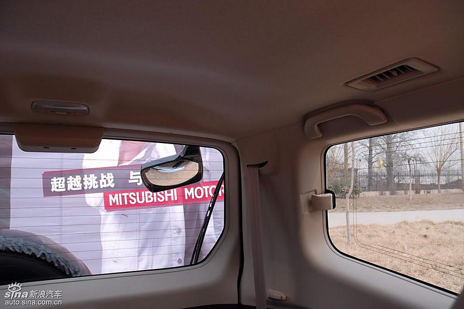 08款长丰三菱帕杰罗内饰