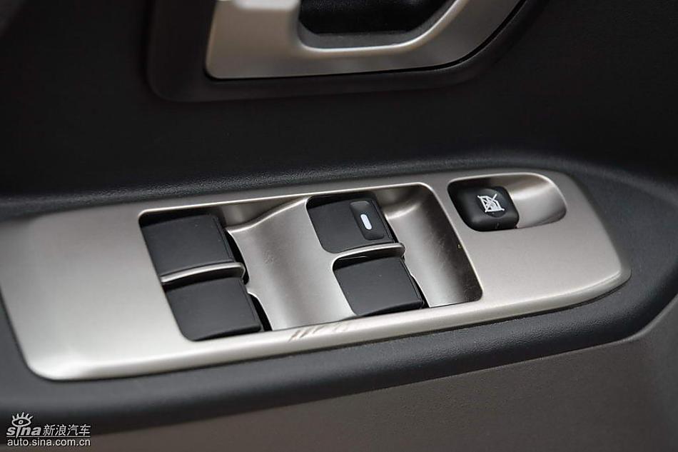 08款长丰三菱帕杰罗内饰