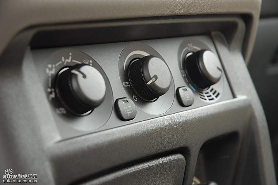 08款长丰三菱帕杰罗内饰