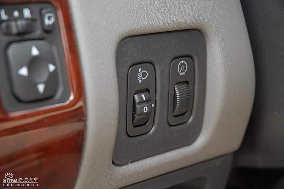 08款长丰三菱帕杰罗内饰