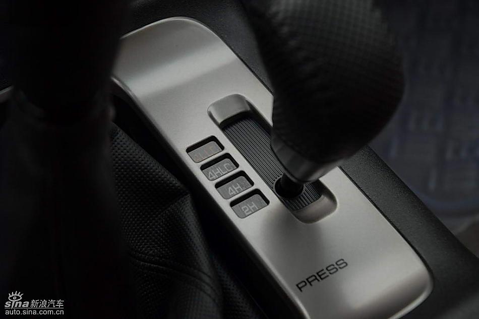 08款长丰三菱帕杰罗内饰