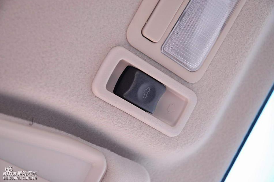 08款长丰三菱帕杰罗内饰