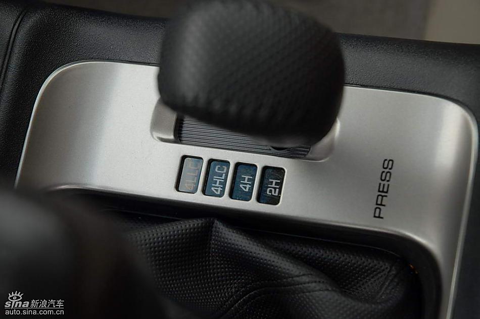 08款长丰三菱帕杰罗内饰