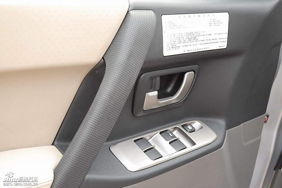 08款长丰三菱帕杰罗内饰