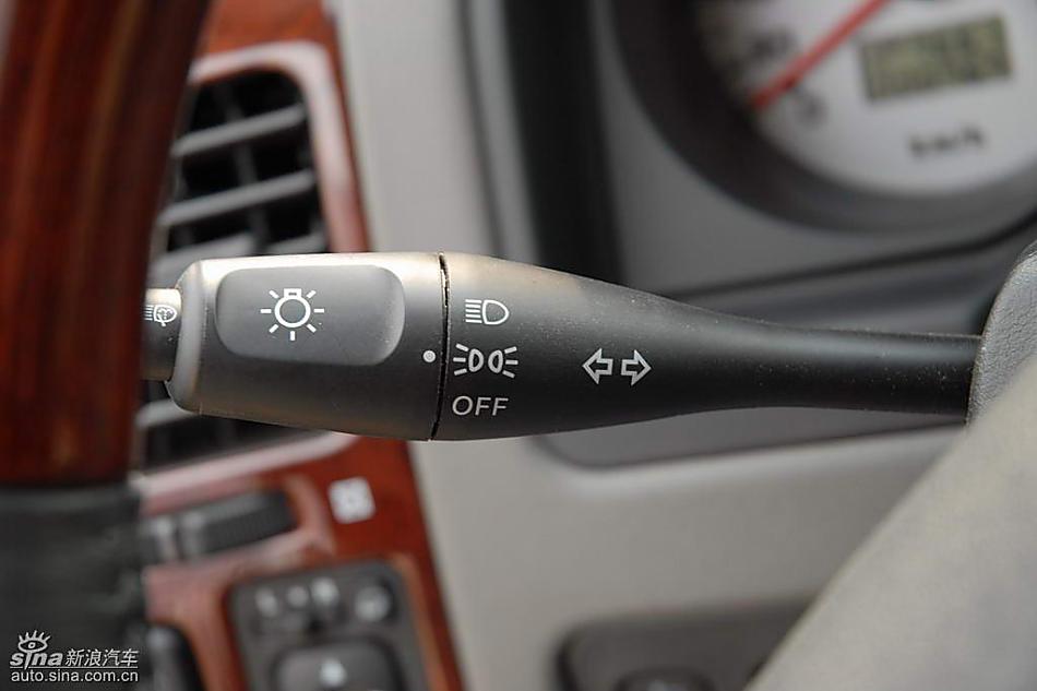 08款长丰三菱帕杰罗内饰