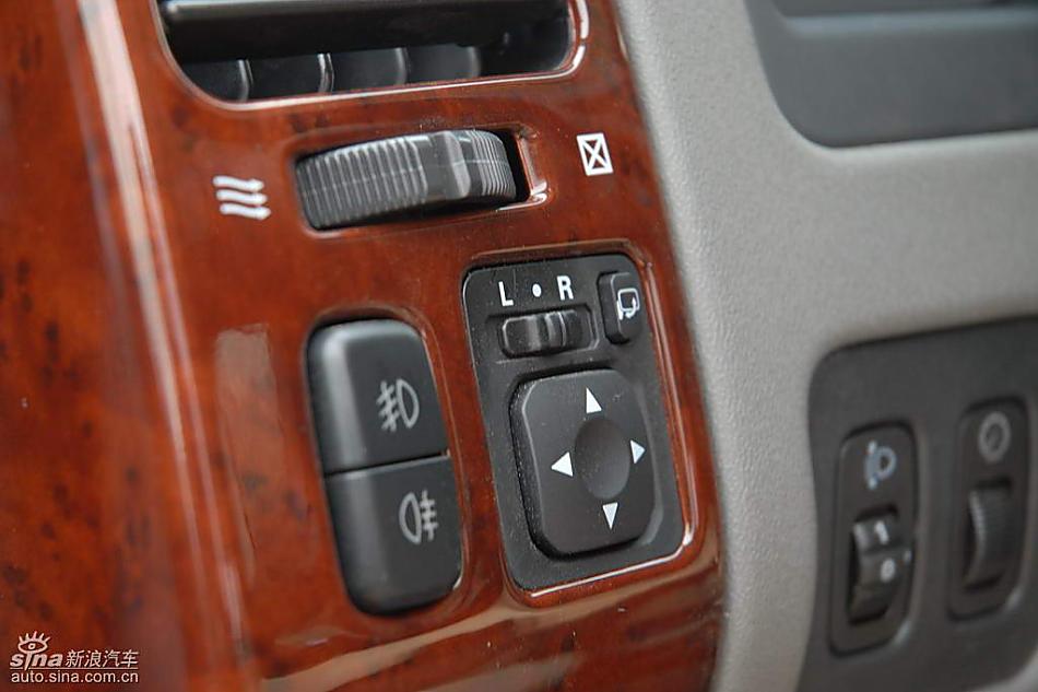 08款长丰三菱帕杰罗内饰