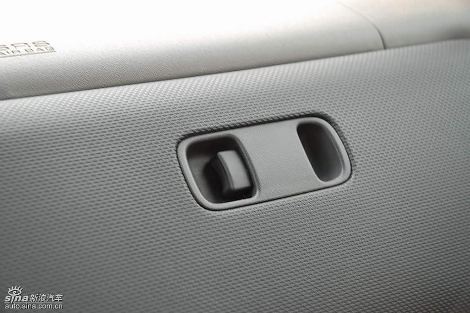 08款长丰三菱帕杰罗内饰