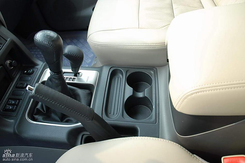08款长丰三菱帕杰罗内饰