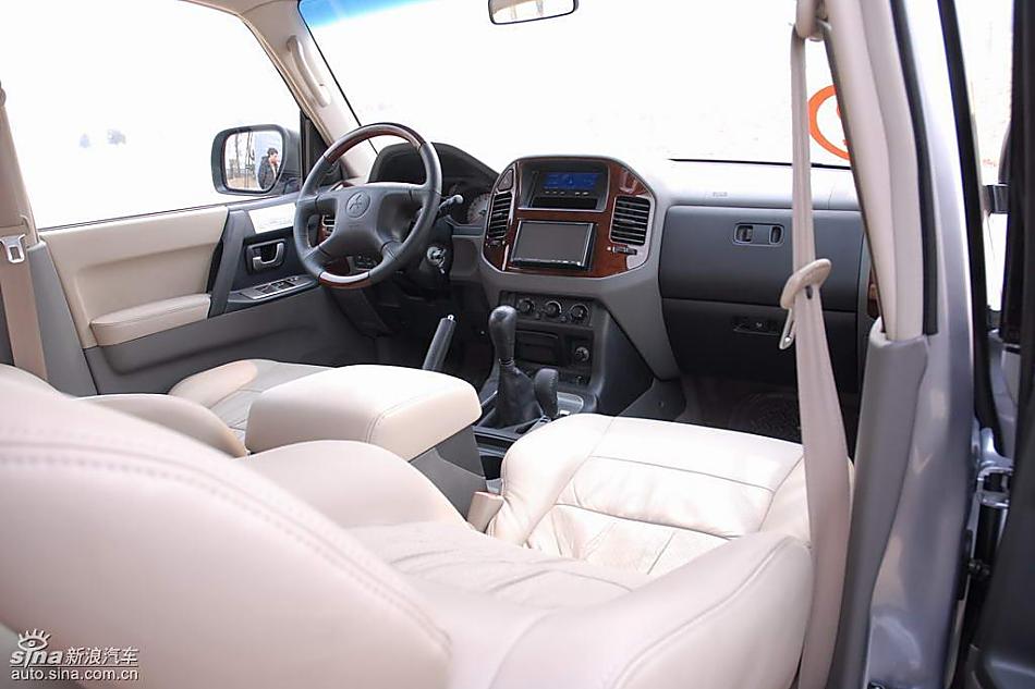 08款长丰三菱帕杰罗内饰