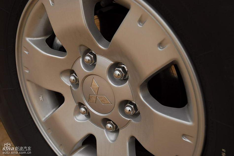 08款长丰三菱帕杰罗轮胎