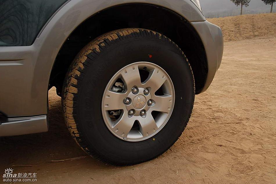 08款长丰三菱帕杰罗轮胎