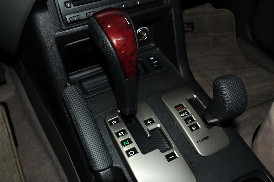 V73 2011款 3.0L AT GLS 内饰