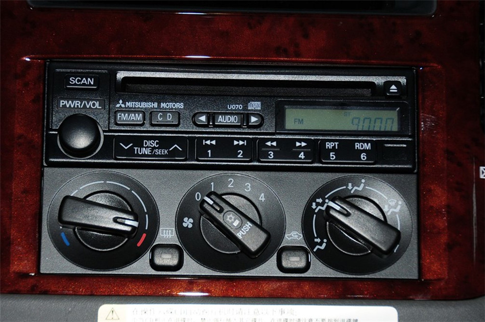 V73 2011款 3.0L AT GLS 内饰