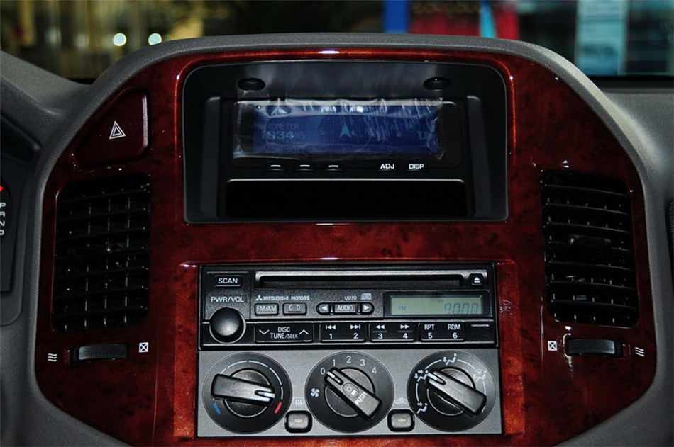 V73 2011款 3.0L AT GLS 内饰