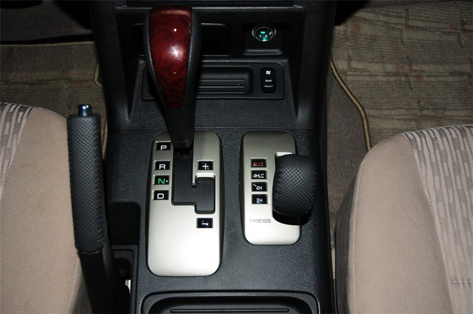 V73 2011款 3.0L AT GLS 内饰