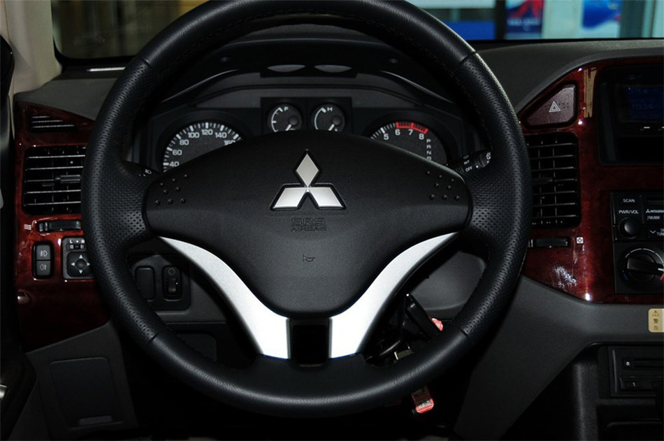 V73 2011款 3.0L AT GLS 内饰