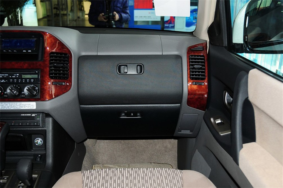 V73 2011款 3.0L AT GLS 内饰