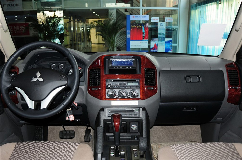 V73 2011款 3.0L AT GLS 内饰