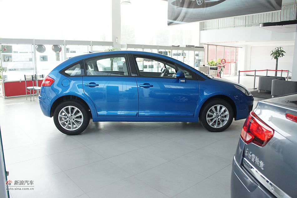 2011款世嘉两厢外观图片