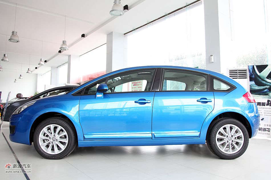 2011款世嘉两厢外观图片