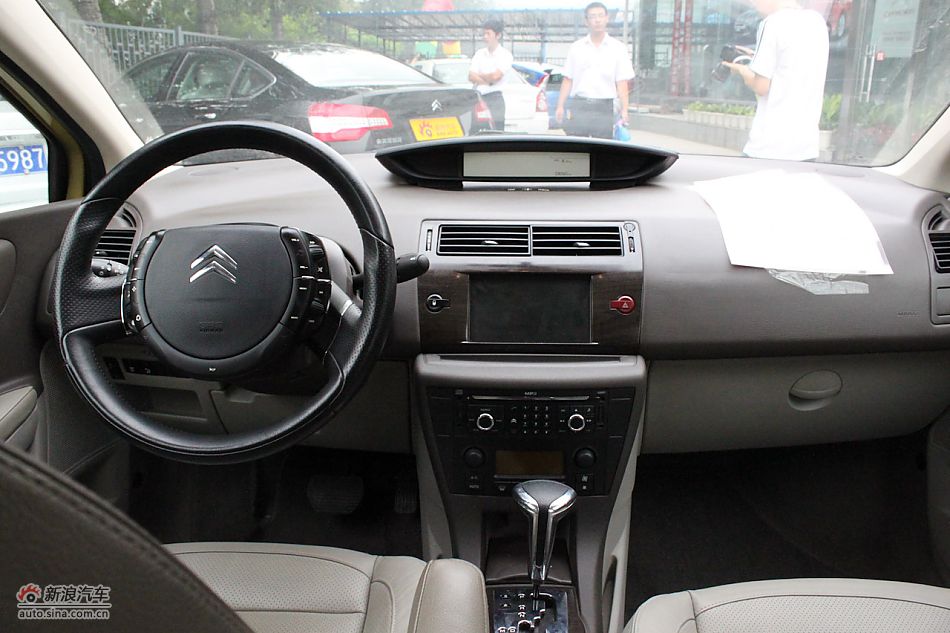 世嘉两厢内饰及内部细节