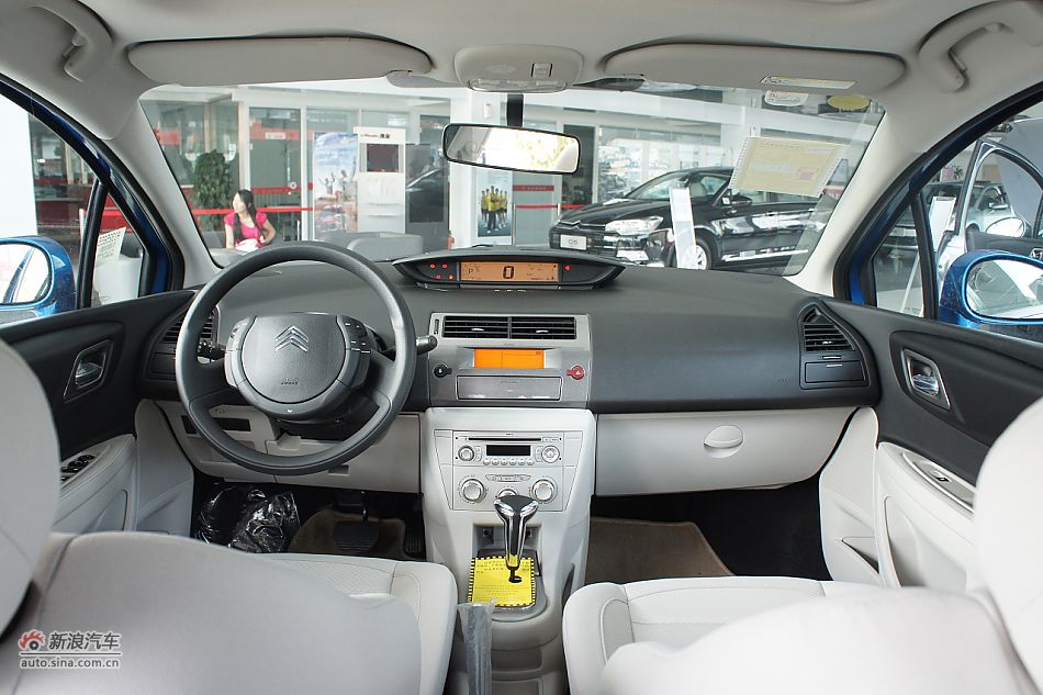 2011款世嘉两厢内饰图片