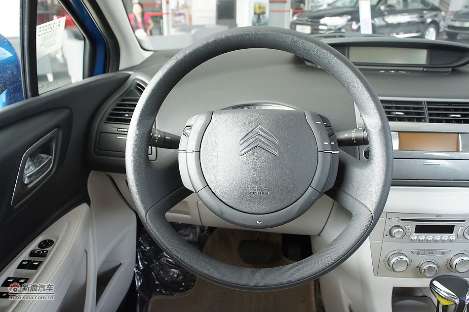 2011款世嘉两厢内饰图片