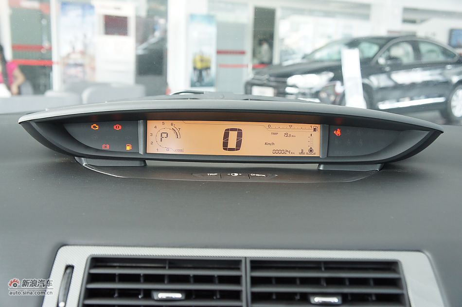 2011款世嘉两厢内饰图片