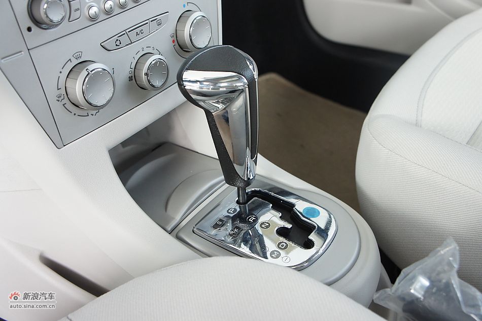 2011款世嘉两厢内饰图片