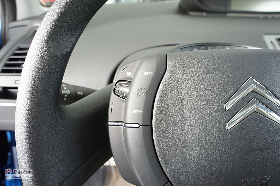 2011款世嘉两厢内饰图片