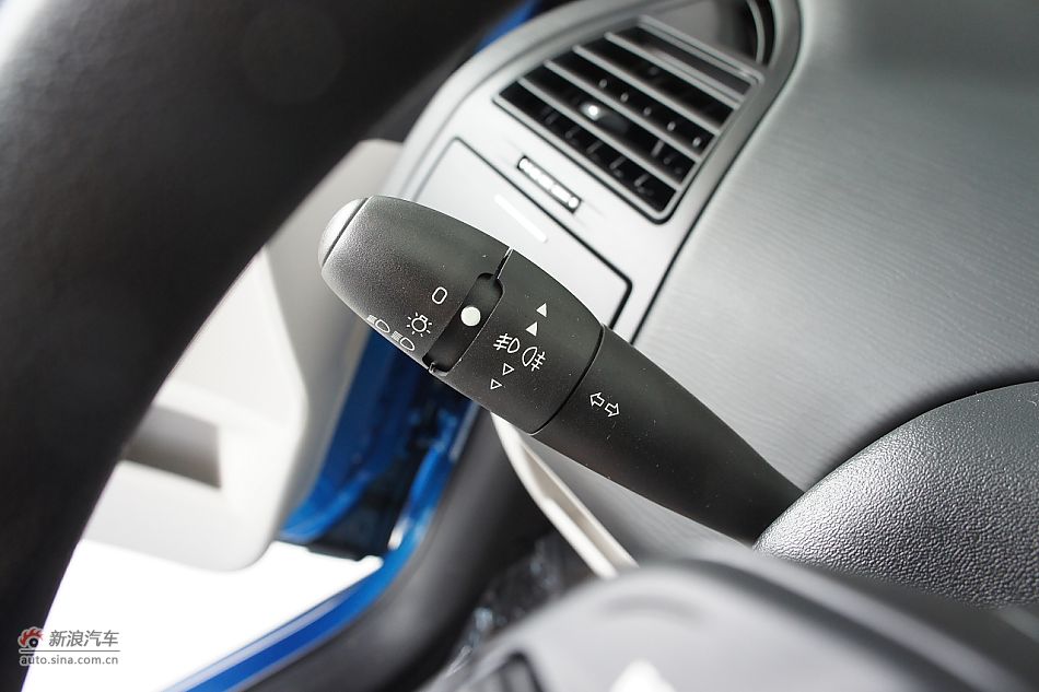 2011款世嘉两厢内饰图片