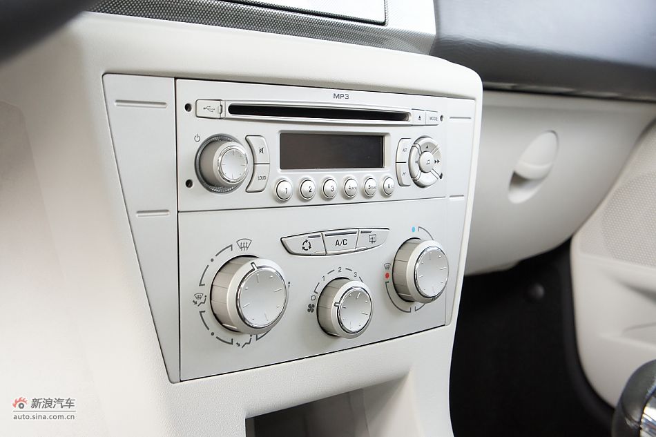 2011款世嘉两厢内饰图片