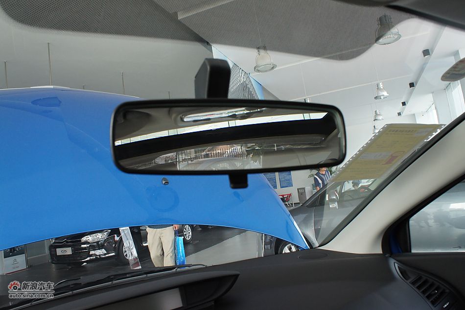 2011款世嘉两厢内饰图片