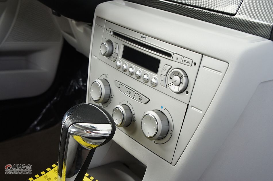 2011款世嘉两厢内饰图片