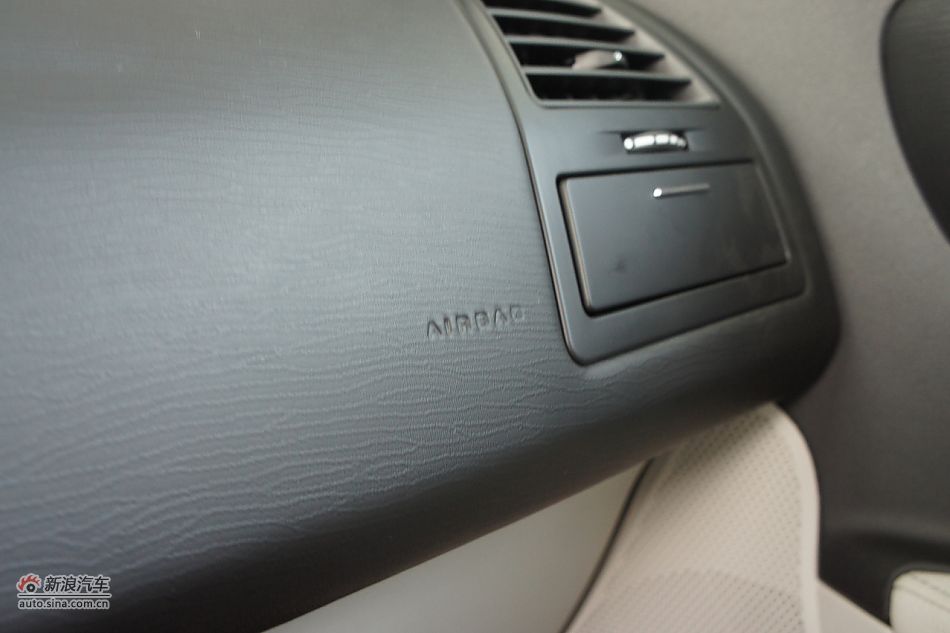 2011款世嘉两厢内饰图片