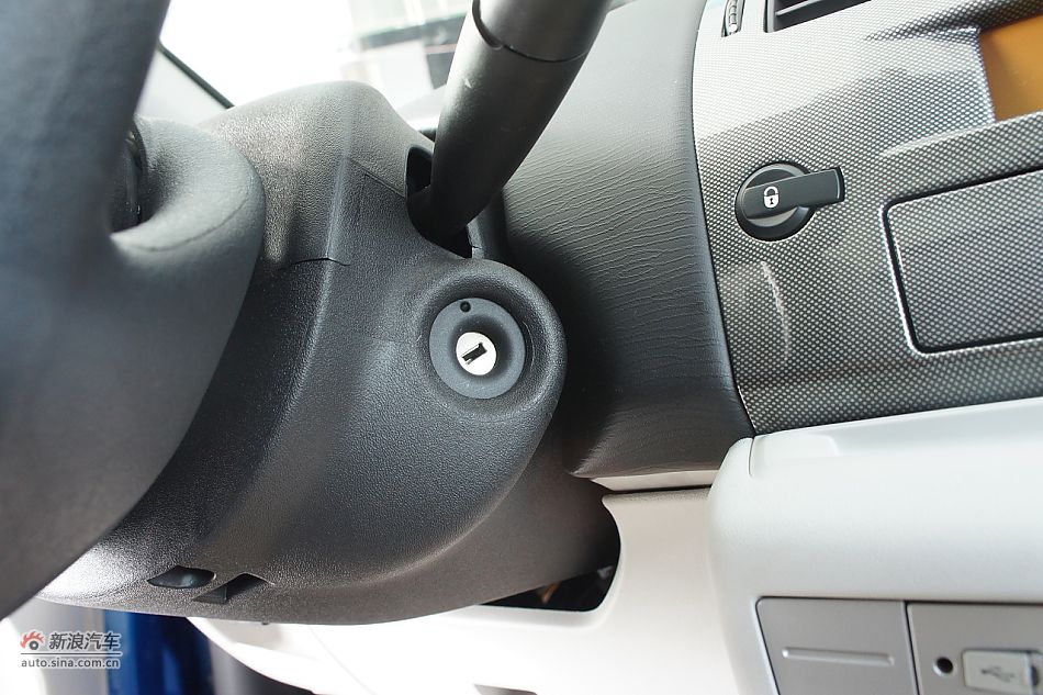 2011款世嘉两厢内饰图片