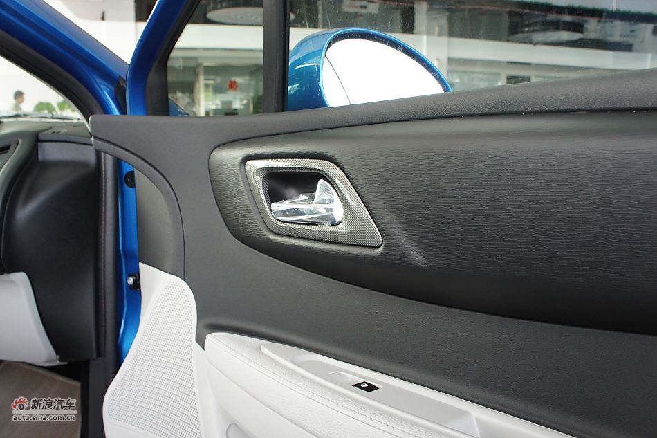 2011款世嘉两厢内饰图片