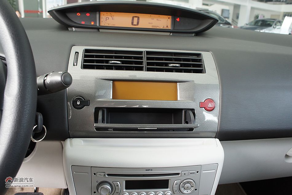 2011款世嘉两厢内饰图片