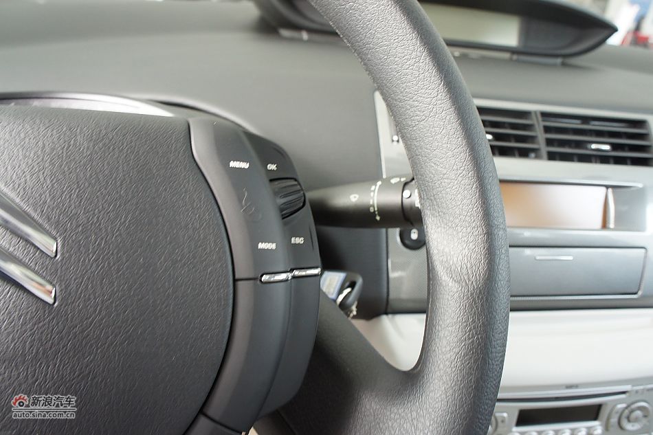 2011款世嘉两厢内饰图片