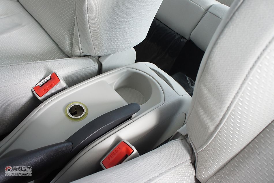 2011款世嘉两厢内饰图片