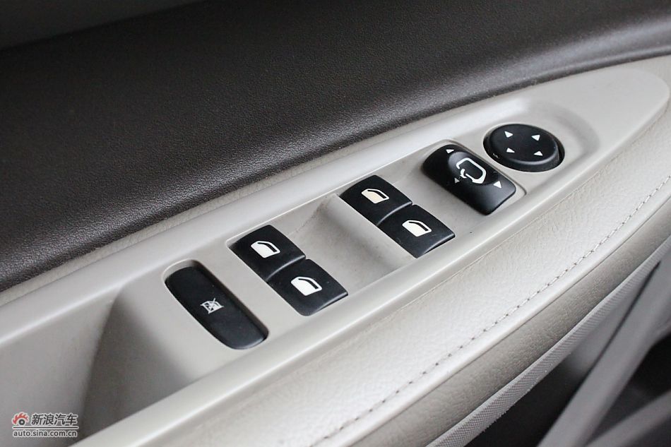 世嘉两厢内饰及内部细节