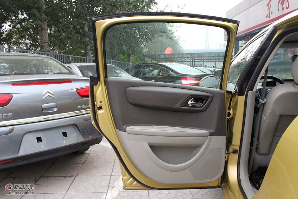 世嘉两厢内饰及内部细节