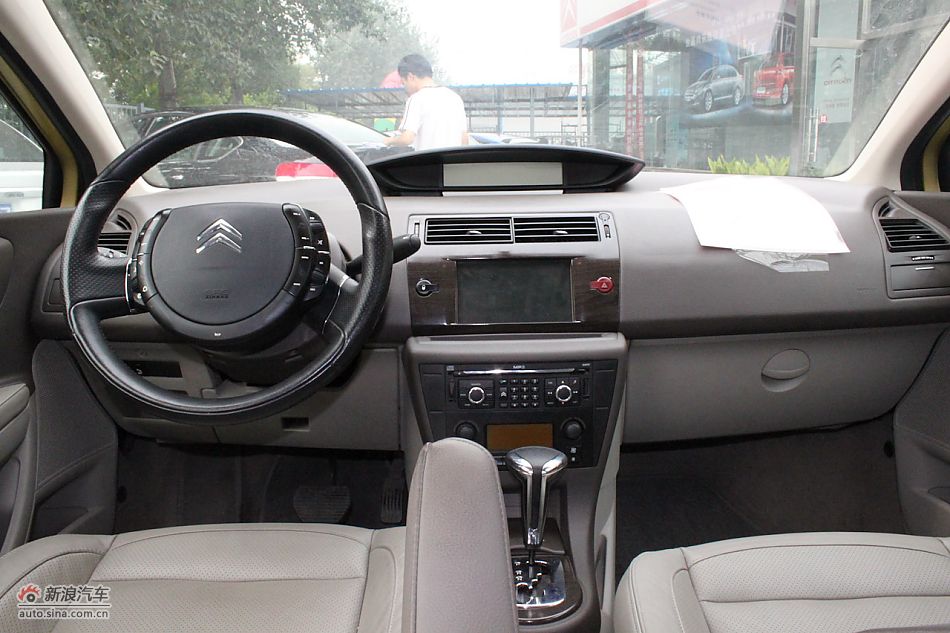 世嘉两厢内饰及内部细节