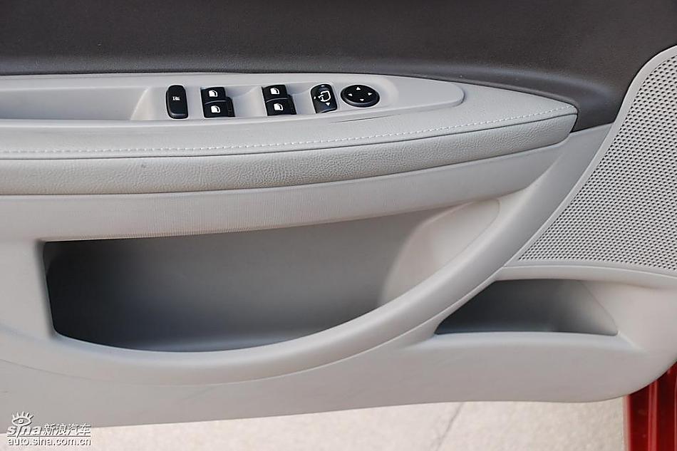 东风雪铁龙世嘉内饰实拍图