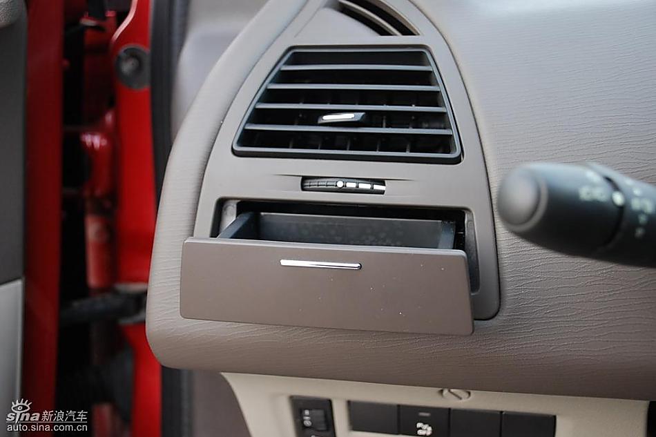 东风雪铁龙世嘉内饰实拍图