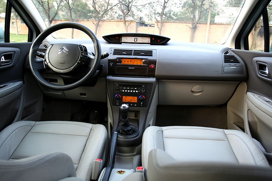 东风雪铁龙世嘉内饰图片